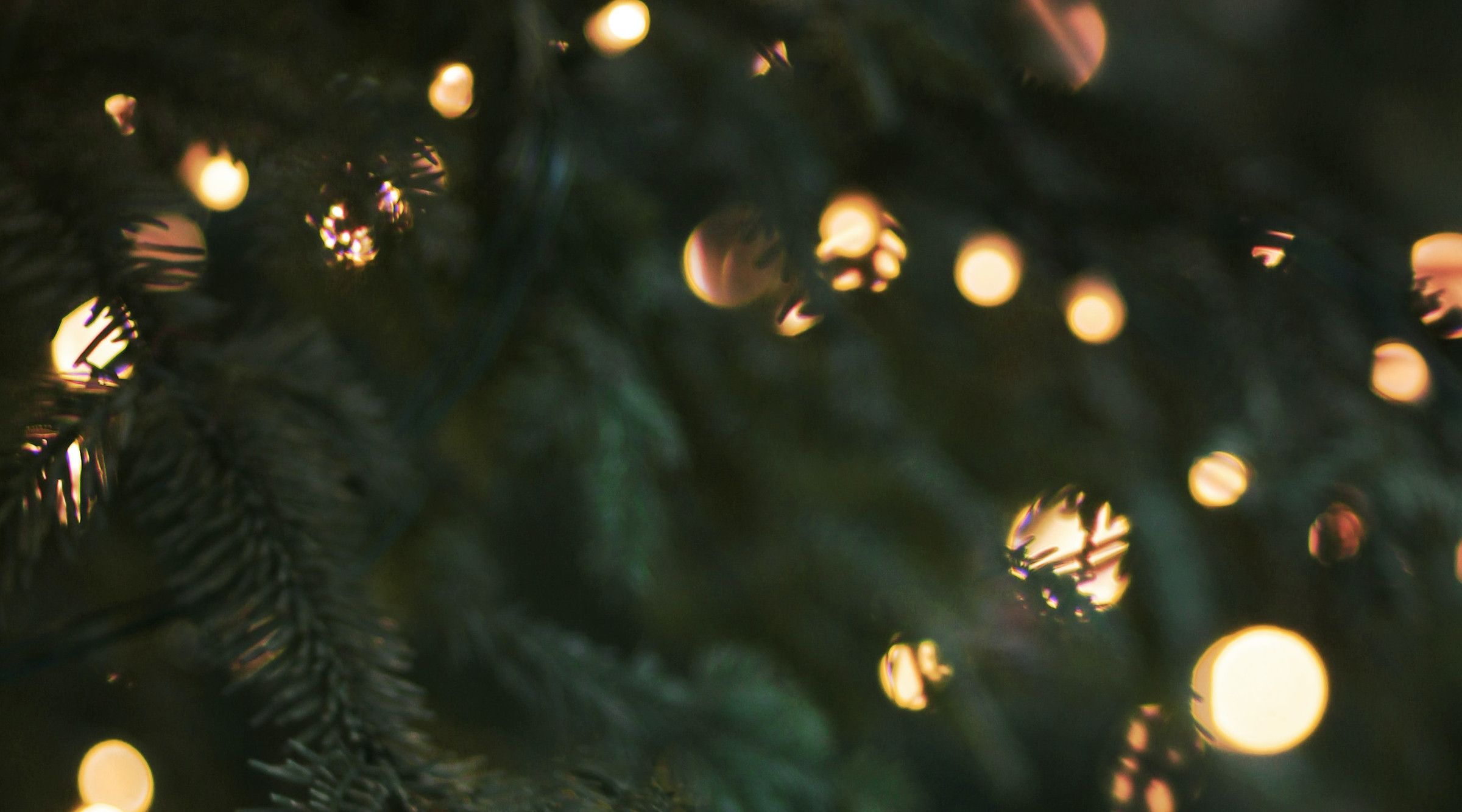 Le Père Noël n'existe pas. Vous, si.